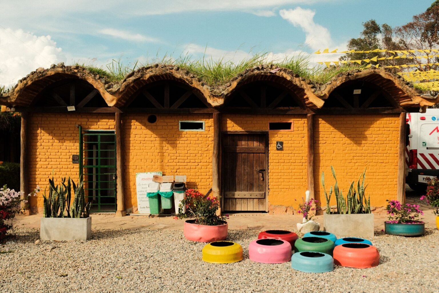 Jardim de Pneus Reciclados: Ideias Rústicas Para Dar Vida ao Quintal