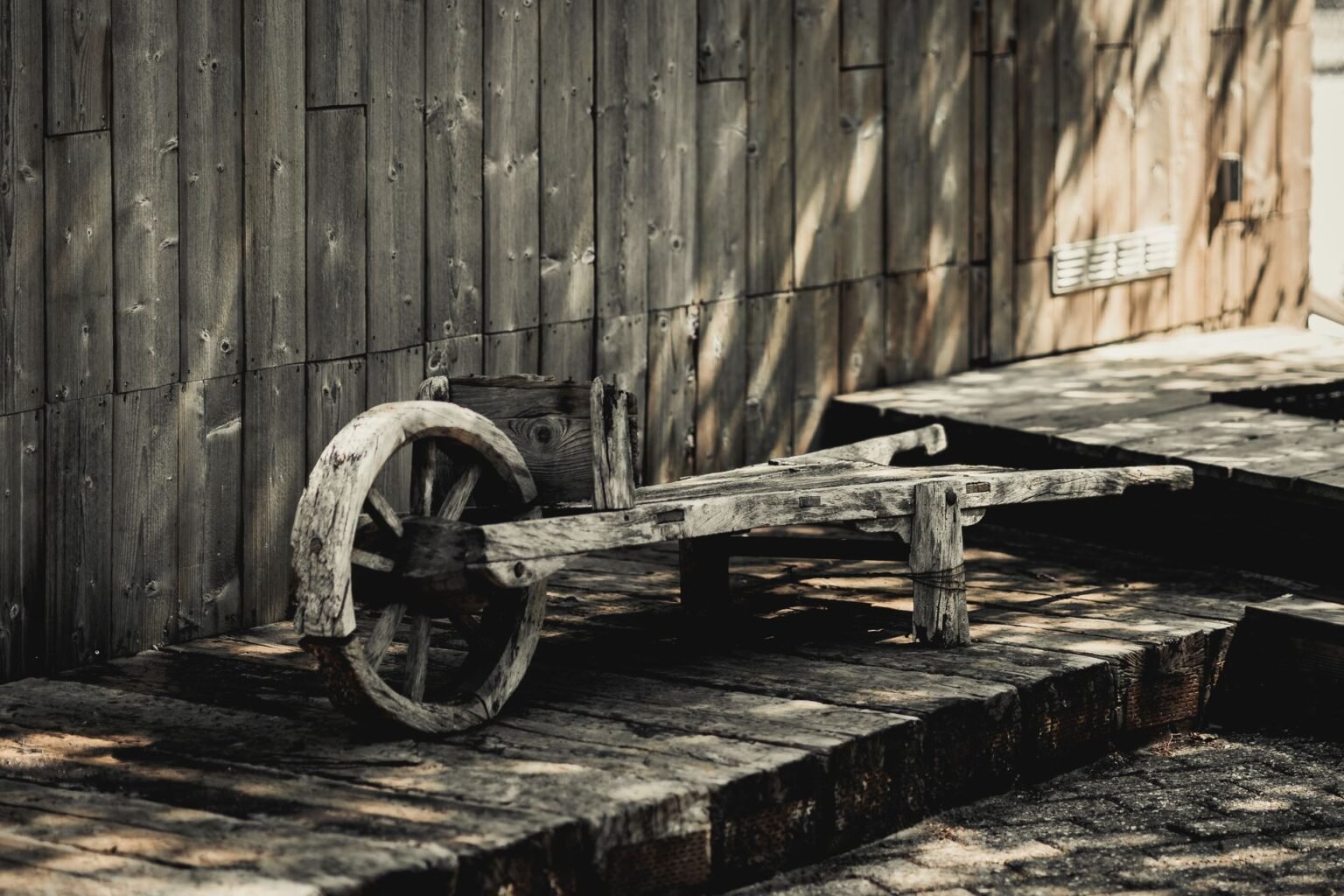 Roda de Carroça: o segredo rústico que virou charme de fazenda na decoração